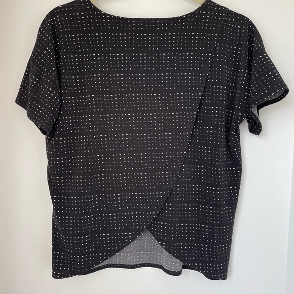Banana Republic top size small, black & white - Picture 2 of 3